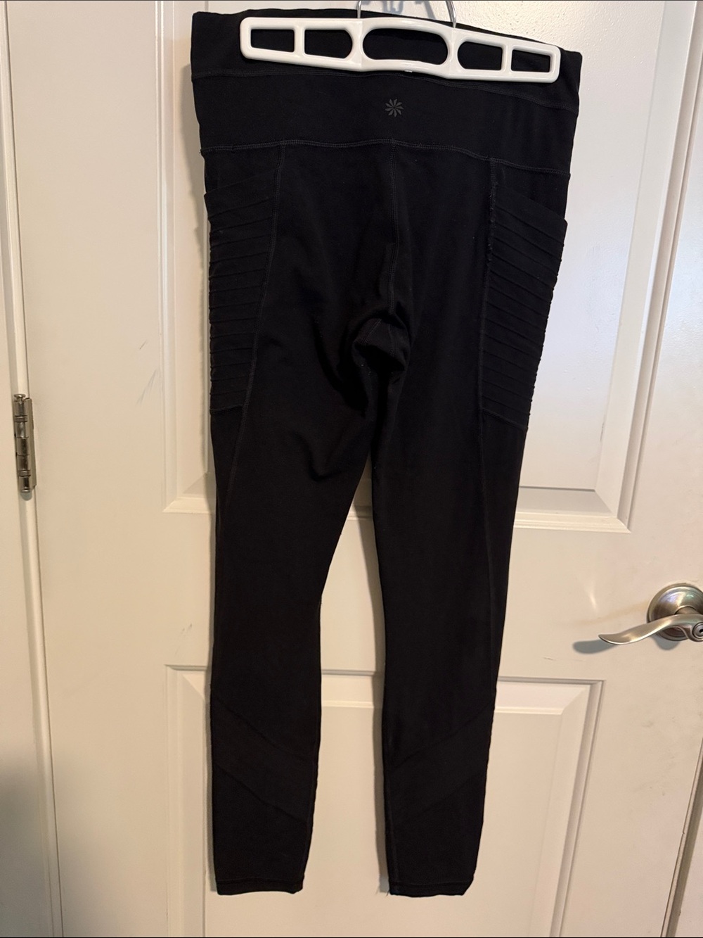 Athleta Women’s Black High-Rise Ribbed Leggings
